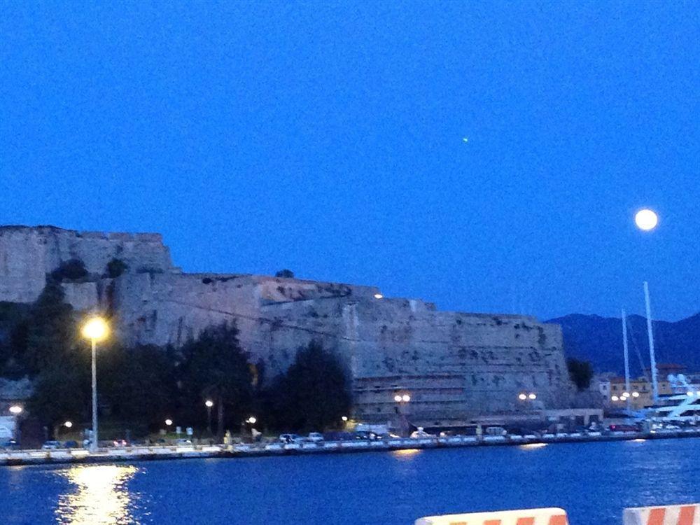 Affittacamere Vista Mare Porto Azzurro Eksteriør billede
