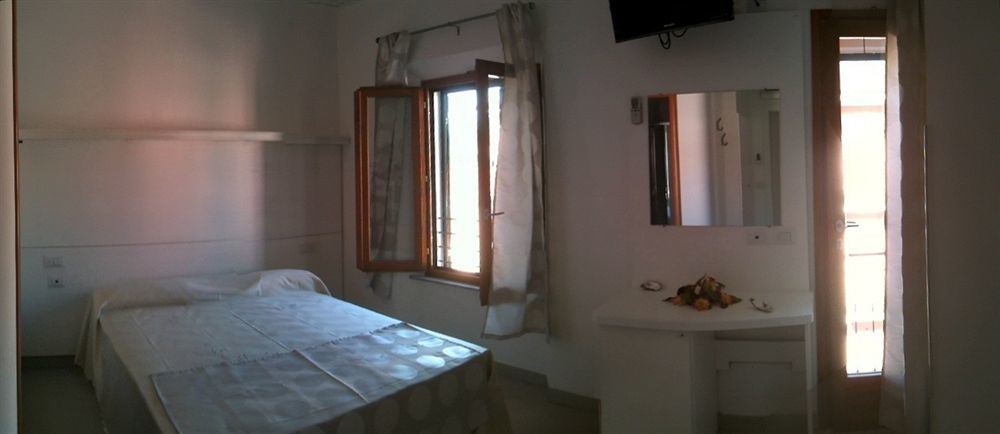 Affittacamere Vista Mare Porto Azzurro Eksteriør billede