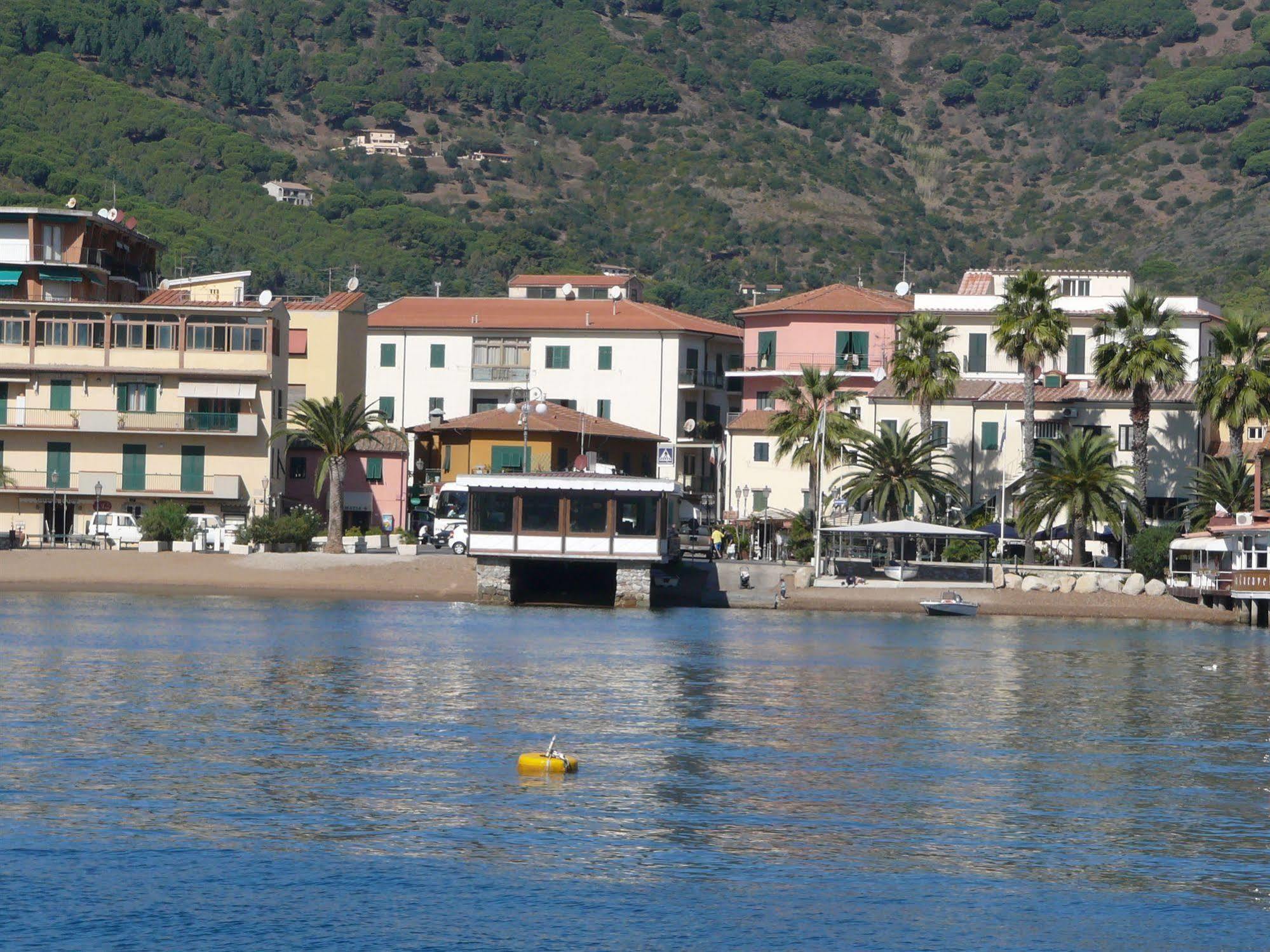 Affittacamere Vista Mare Porto Azzurro Eksteriør billede