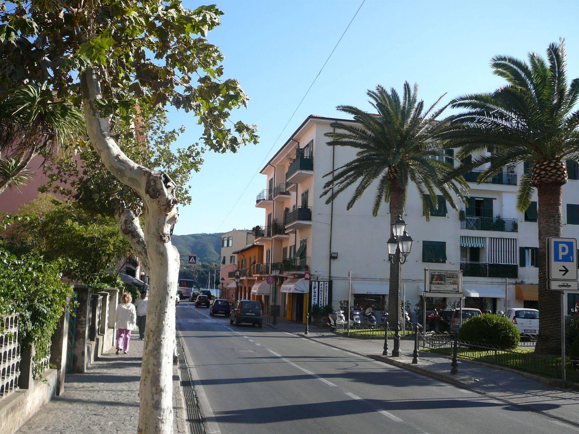 Affittacamere Vista Mare Porto Azzurro Eksteriør billede