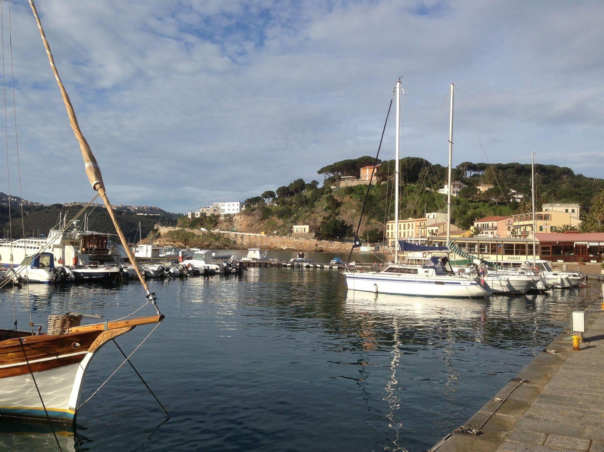 Affittacamere Vista Mare Porto Azzurro Eksteriør billede