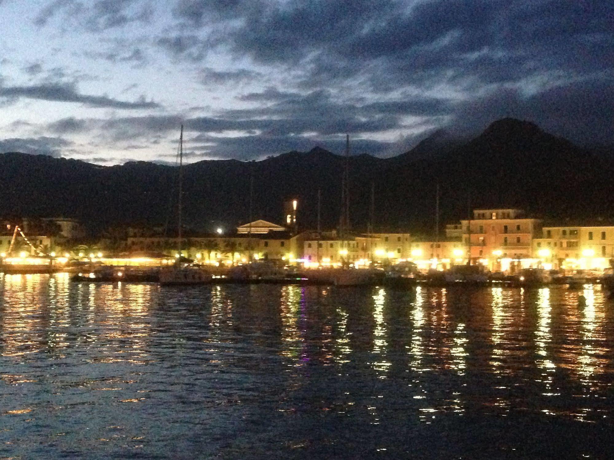 Affittacamere Vista Mare Porto Azzurro Eksteriør billede