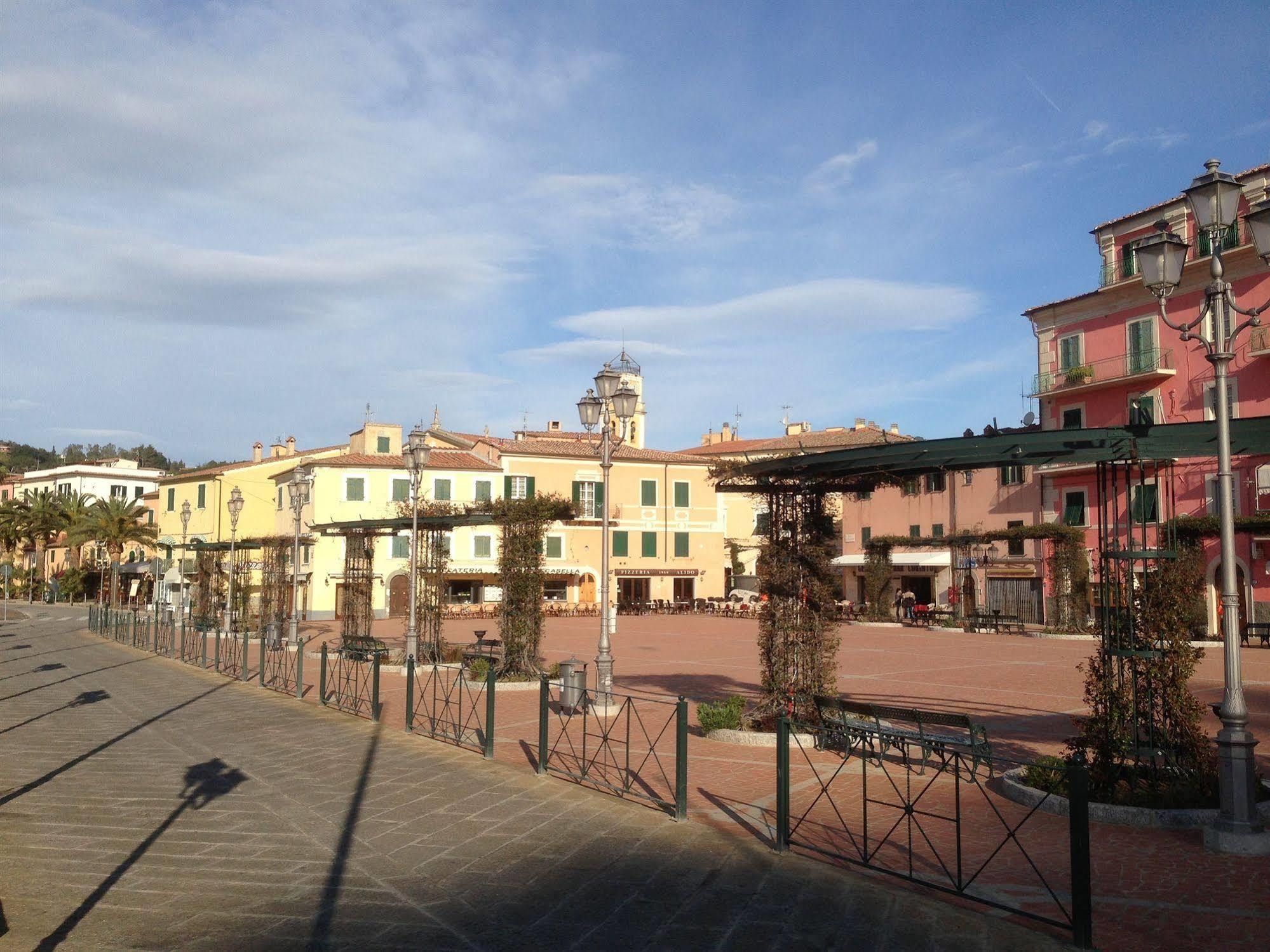 Affittacamere Vista Mare Porto Azzurro Eksteriør billede
